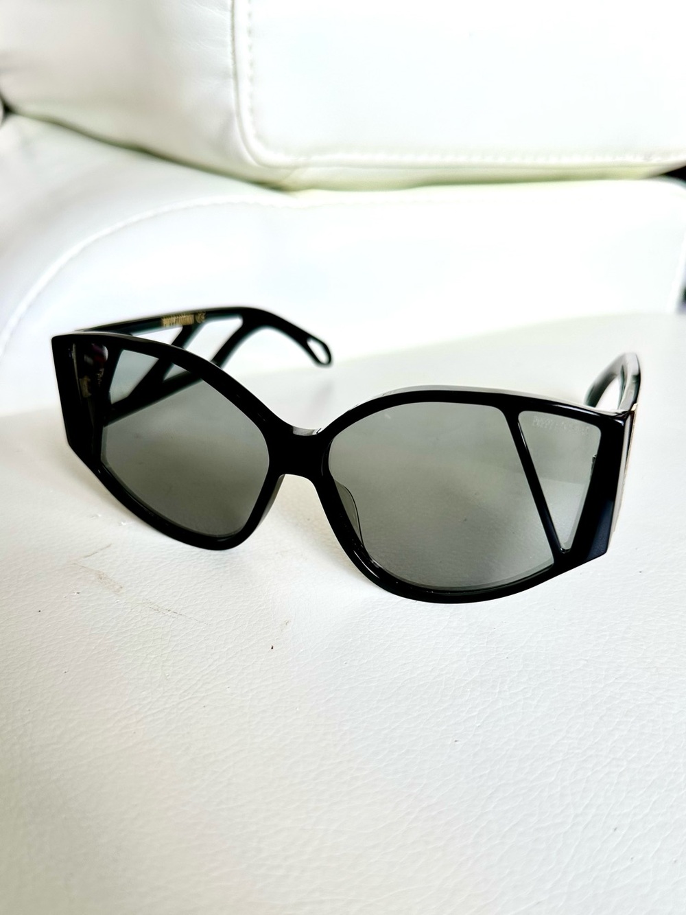 Poppy Lissiman large oversized black and light grey lenses! 00s vibes